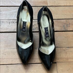 Vintage black patent and suede heels with gold trim fits like a 6